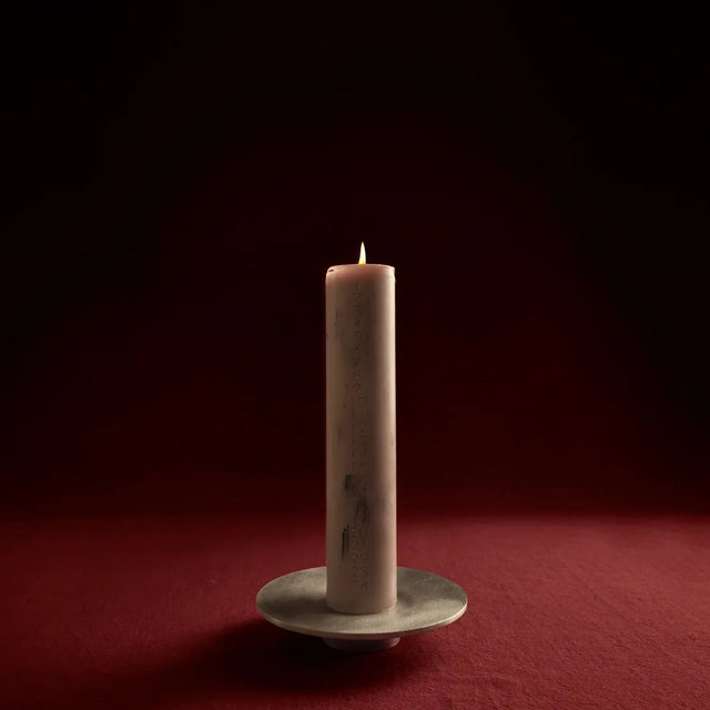 ferm LIVING Mura Adventskerze Orchid in festlicher Weihnachtsstimmung
