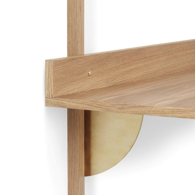 ferm LIVING Sector Desk – Wandschreibtisch aus Eiche natur mit poliertem Messing Detail