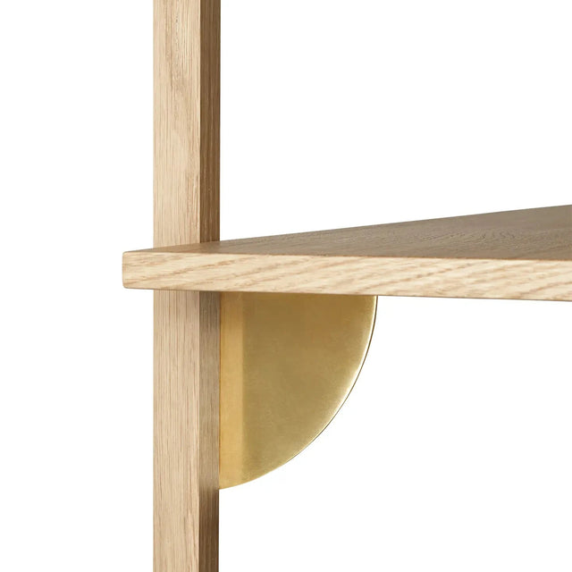 ferm LIVING Sector Shelf  Wandregal aus Eiche natur mit poliertem Messing