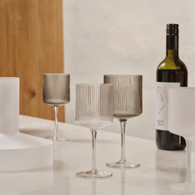 Gläser für Rotwein Ripple, 2er Set rauchgrau - ferm LIVING