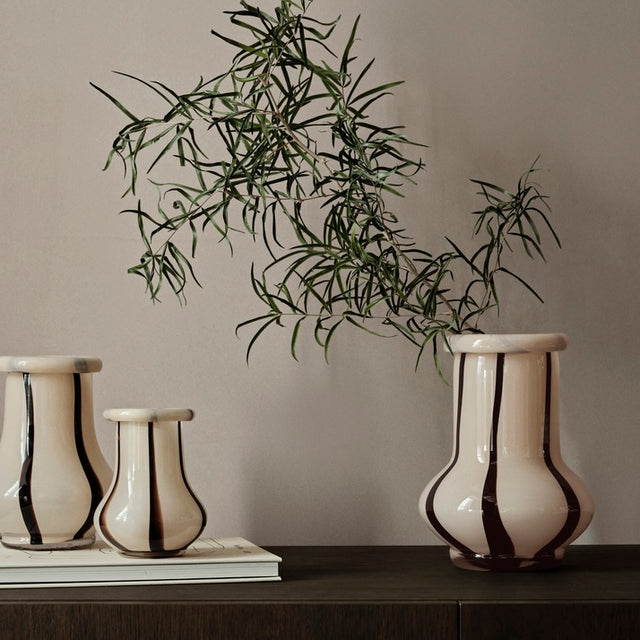 Riban Vase Medium H19 Cream - ferm LIVING