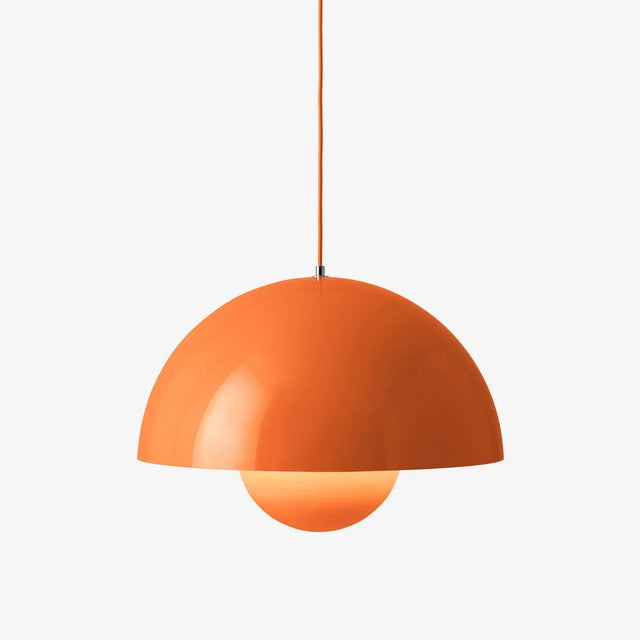 Flowerpot VP2 Pendelleuchte Zesty Orange Ø 50 cm von &Tradition – große Hängelampe von Verner Panton