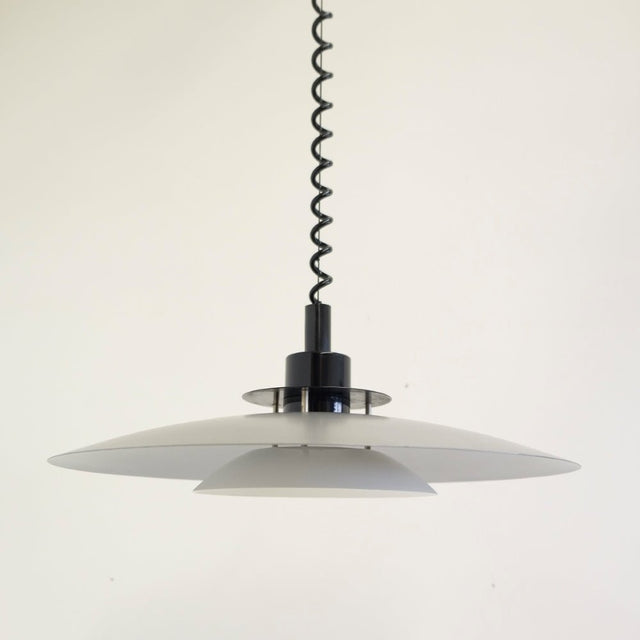 Futuristische Vintage Pendelleuchte aus Metall - Skandinavisches Design der 1980er - DesignWe.Love - DesignWe.Love