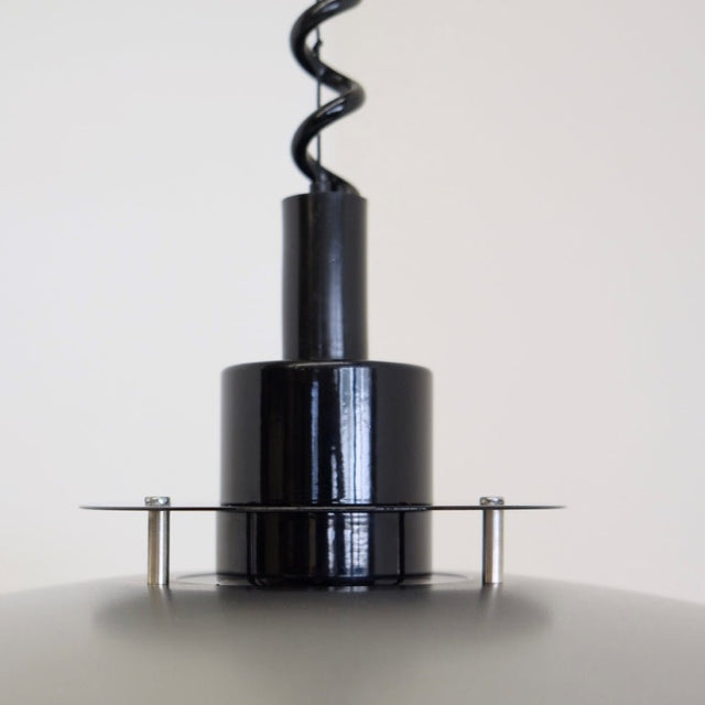 Futuristische Vintage Pendelleuchte aus Metall - Skandinavisches Design der 1980er - DesignWe.Love - DesignWe.Love