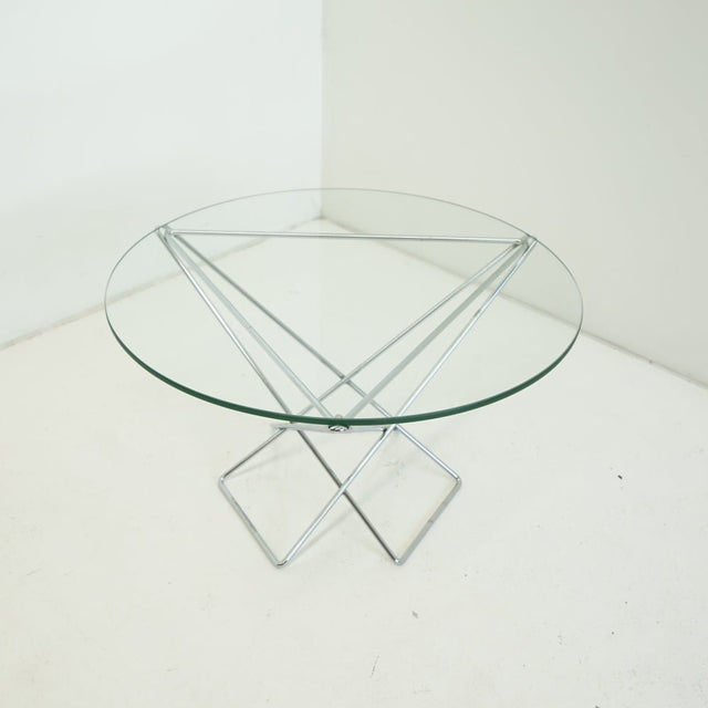 Futuristischer Couchtisch, Drahtgestell mit aufliegender Glasplatte - DesignWe.Love - DesignWe.Love