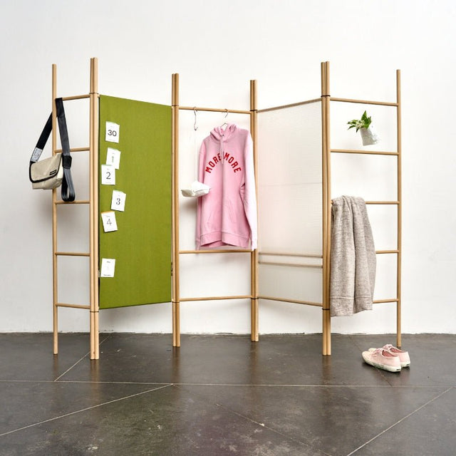 Gestell aus Eichenrundstäben für Raumteiler - Raumgestalt - DesignWe.Love