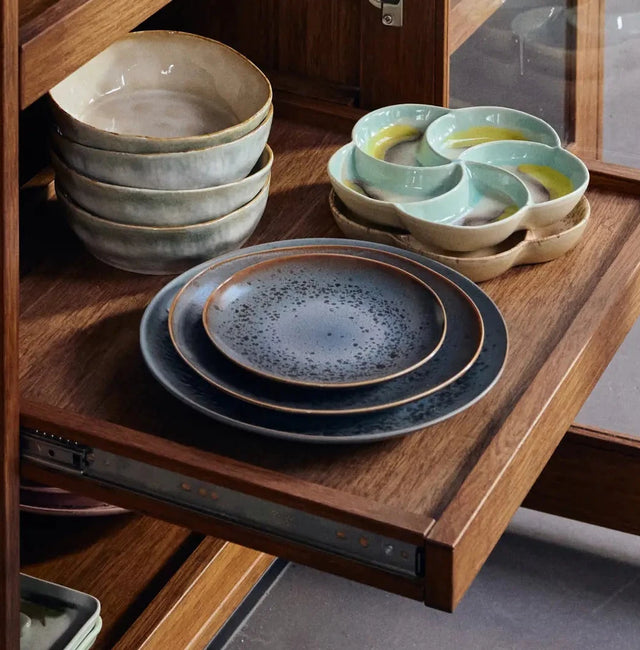 HKliving 70s Ceramics Dessertteller Mineral im Küchenschrank