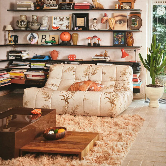 HKliving Lazy Lounge Bench Reeds im Wohnraum mit natürlicher Einrichtung