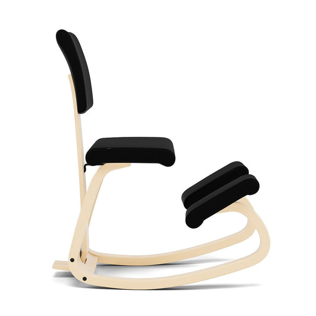 Varier Kniestuhl Variable Plus mit Rückenlehne, Holzfarbe Esche natur, Bezug Schwarz (Tonal 60999) – Ansicht 2