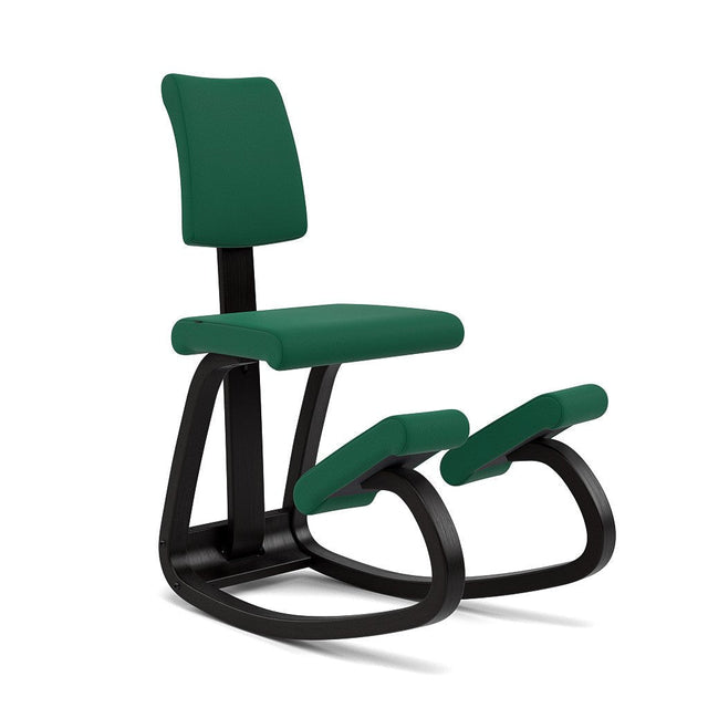 Varier Kniestuhl Variable Plus mit Rückenlehne, Holzfarbe Esche schwarz, Bezug Grün (Tonal 68206) – ergonomischer Kniestuhl von Peter Opsvik