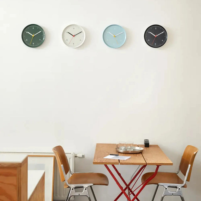 HAY Wanduhr Jasper Morrison, verschiedene Farben an der Wand, Recycled ABS