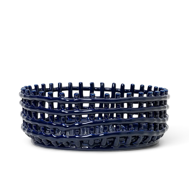 ferm LIVING Ceramic Basket Centerpiece Blau – Obstschale aus Keramik im Flechtdesign
