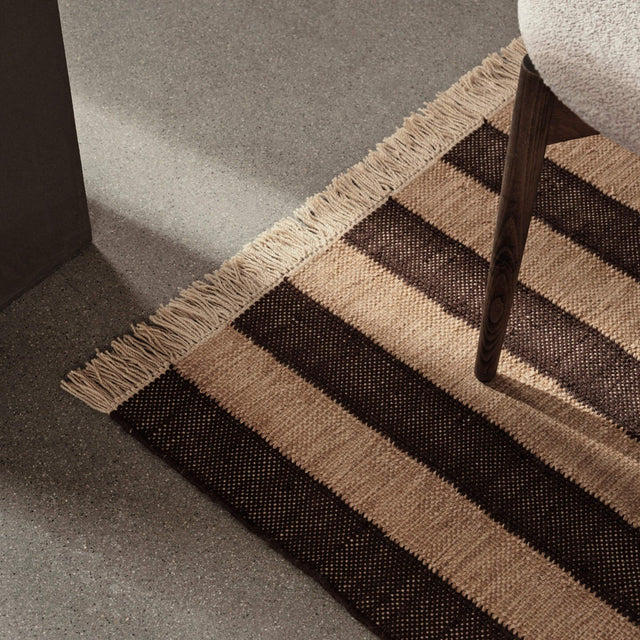 Outdoor Teppich Ives Chocolate 140x200 - ferm LIVING - DesignWe.Love