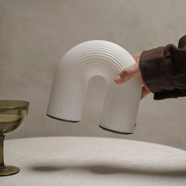 Portable Tischleuchte Vuelta Weiß - ferm LIVING - DesignWe.Love