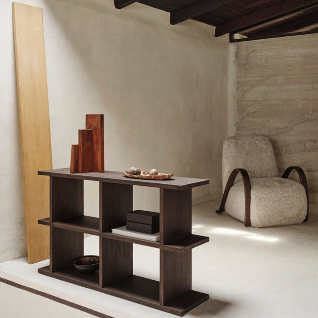 Regal Kona, 2x2 Raster freistehend im Wohnzimmer - ferm LIVING - DesignWe.Love