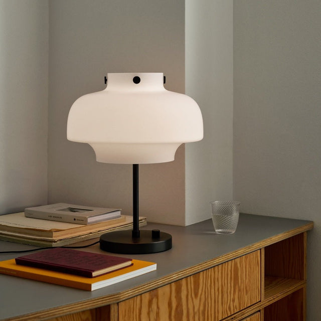 SC13 Copenhagen Tischleuchte Opal - &Tradition - DesignWe.Love