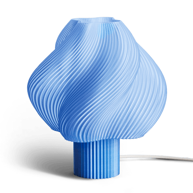 Soft Serve Tischleuchte Grande Blueberry Sorbet - Crème Atelier - DesignWe.Love