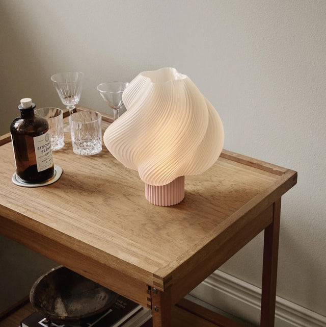 Soft Serve Tischleuchte Wild Strawberry - Crème Atelier - DesignWe.Love