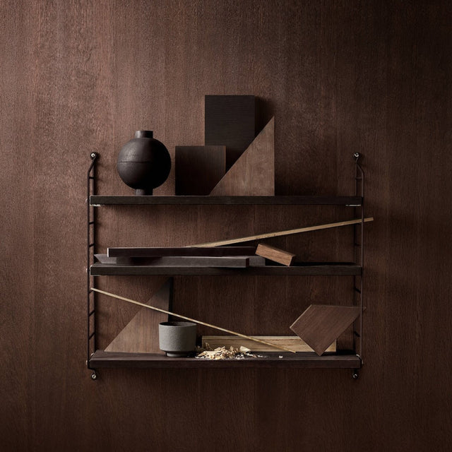 String Pocket Wandregal Eiche Dunkel - String Furniture - DesignWe.Love