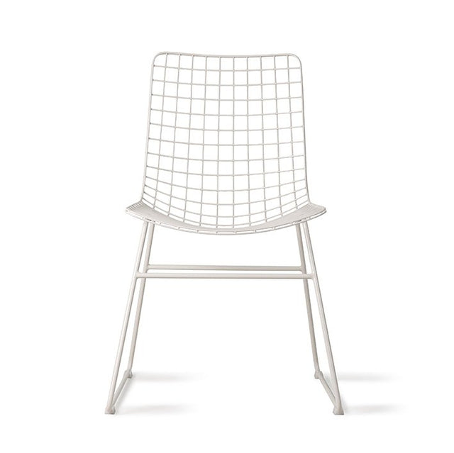Weißer Drahtstuhl HKliving Wire Chair von der Seite