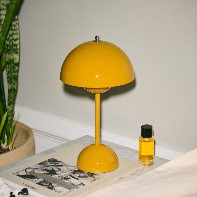 VP9 Flowerpot Akkuleuchte Mustard - &Tradition