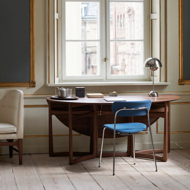 tischleuchte-flowerpot-vp3-chrom-and-tradition-mood-2