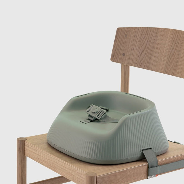 Tragbarer Kinder Hochstuhl Sage Green - Hannie - DesignWe.Love