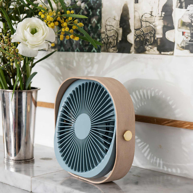 Tragbarer Tischventilator Fantastic Dusty Blue - Printworks - DesignWe.Love