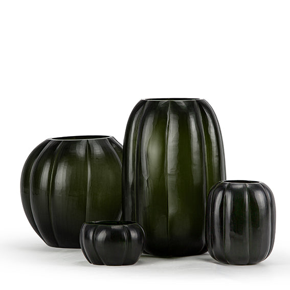 Vase Lalibela Black Steelgrey in S, M, L und Teelicht im Größenvergleich – Guaxs mundgeblasenes Glas
