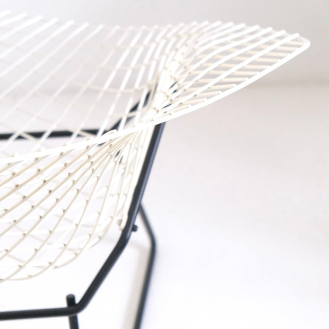 Vintage Diamond Chair Harry Bertoia - Knoll International - DesignWe.Love