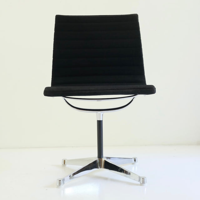 Vintage Eames Aluminium Chair EA 101 Buerostuhl - Herman Miller