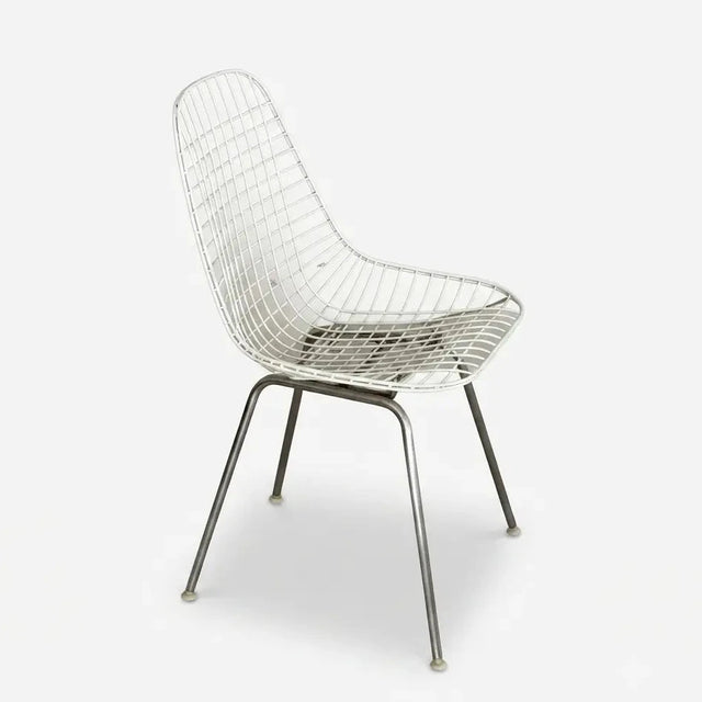 Vintage Eames Wire Chair DKX weiß, Seitenansicht mit geschwungener Drahtschale