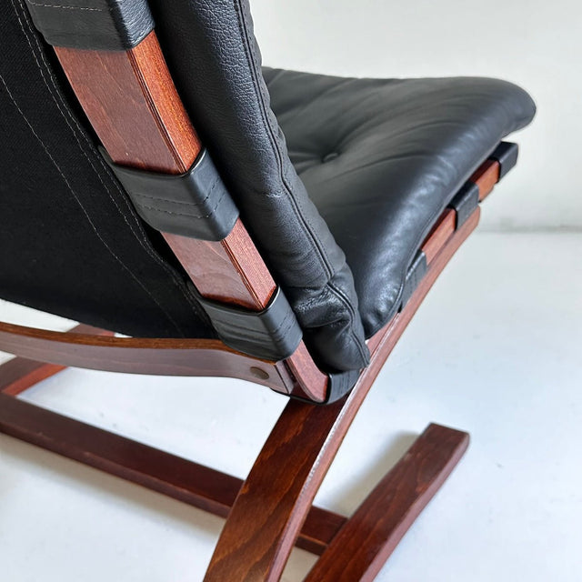 Vintage Sessel mit Ottoman Siesta - Ingmar Relling für Rybo Rykken Co - DesignWe.Love