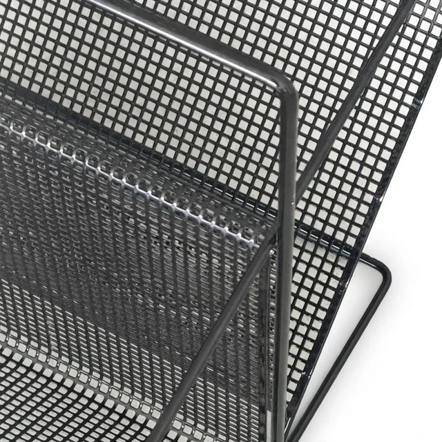 Detail des Runddrahtrahmens und der feinen Perforation am Lochblech