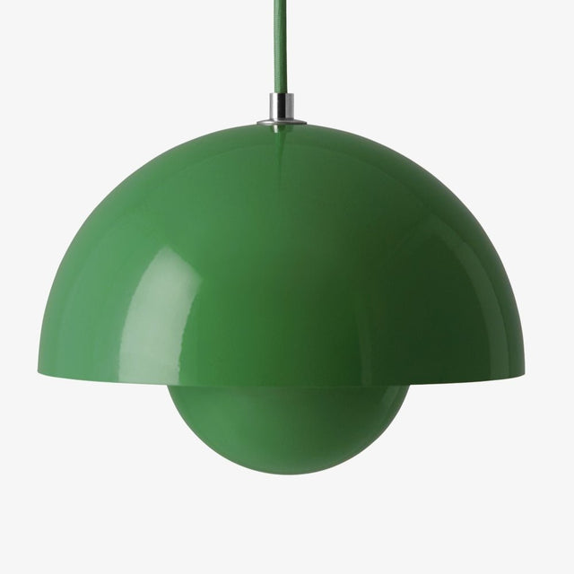 VP1 Flowerpot Pendelleuchte Signal Green - &Tradition - DesignWe.Love