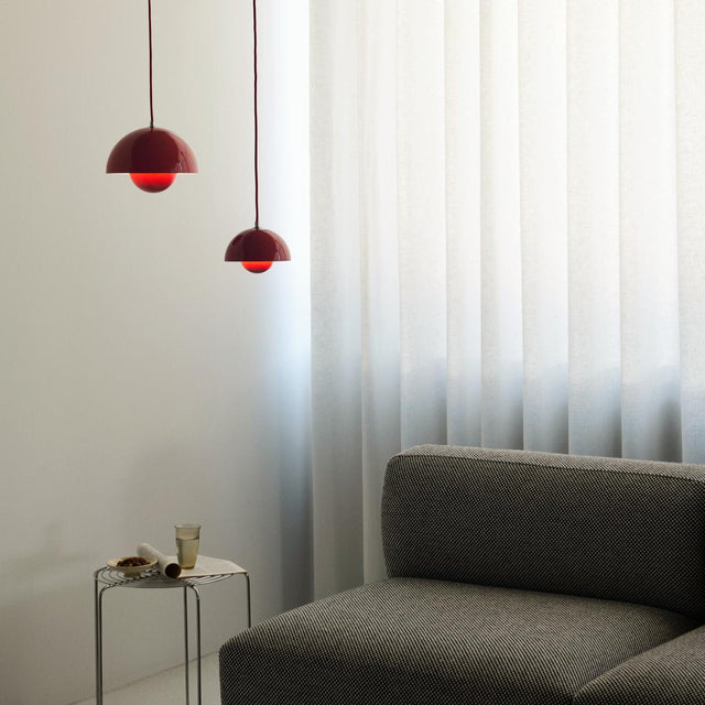 Flowerpot VP10 Pendelleuchte in Vermilion Red von &Tradition im Wohnambiente