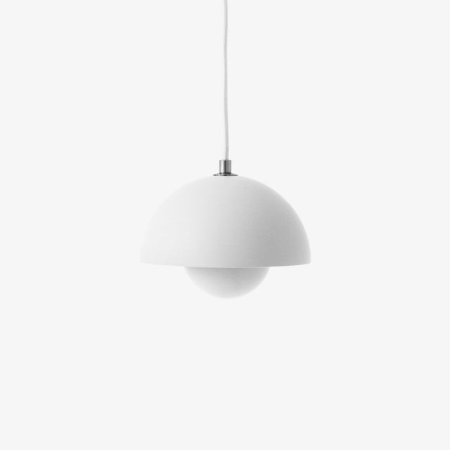 Flowerpot VP10 Pendelleuchte in Matt White von &Tradition – Verner Panton
