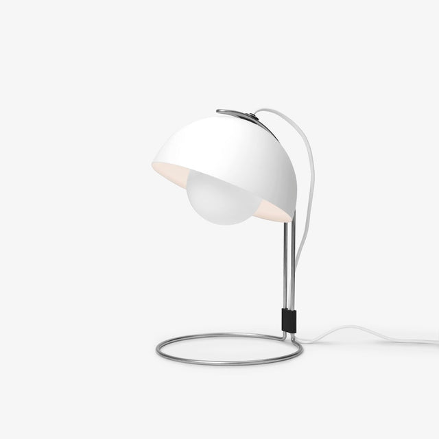 Flowerpot VP4 Tischleuchte Mattweiß Ø 23 cm von &Tradition – Nachttischlampe von Verner Panton