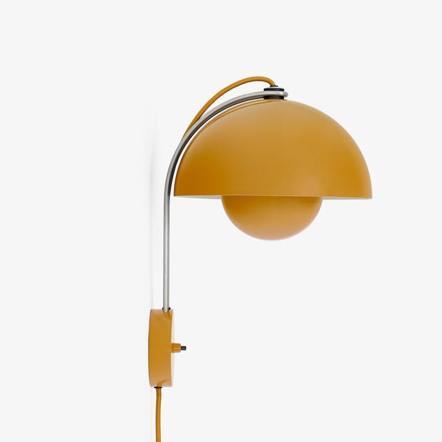 Flowerpot VP8 Wandleuchte in Mustard von &Tradition – Verner Panton