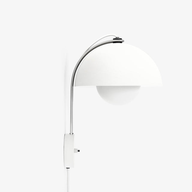 Flowerpot VP8 Wandleuchte in Matt White von &Tradition – Verner Panton