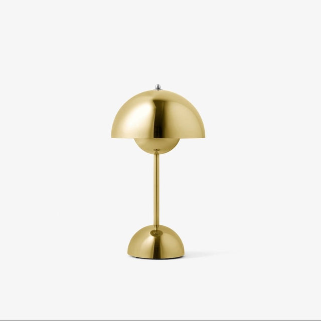 VP9 Flowerpot Akkuleuchte Messing - &Tradition - DesignWe.Love