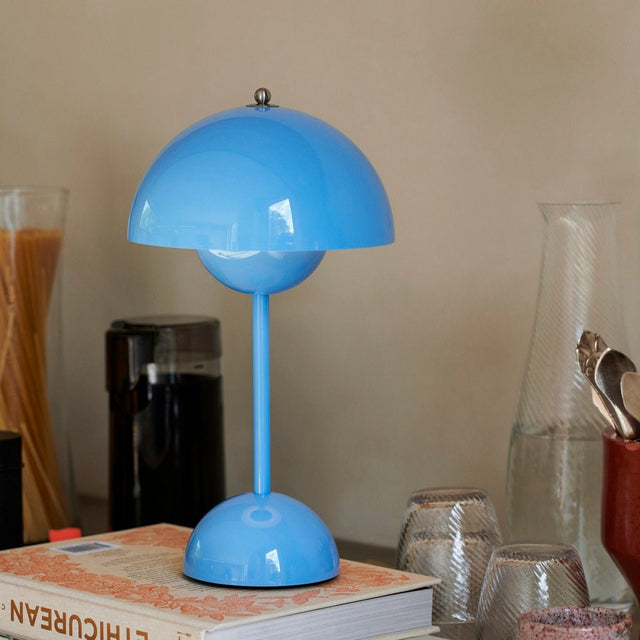 VP9 Flowerpot Akkuleuchte Swim Blue - &Tradition - DesignWe.Love