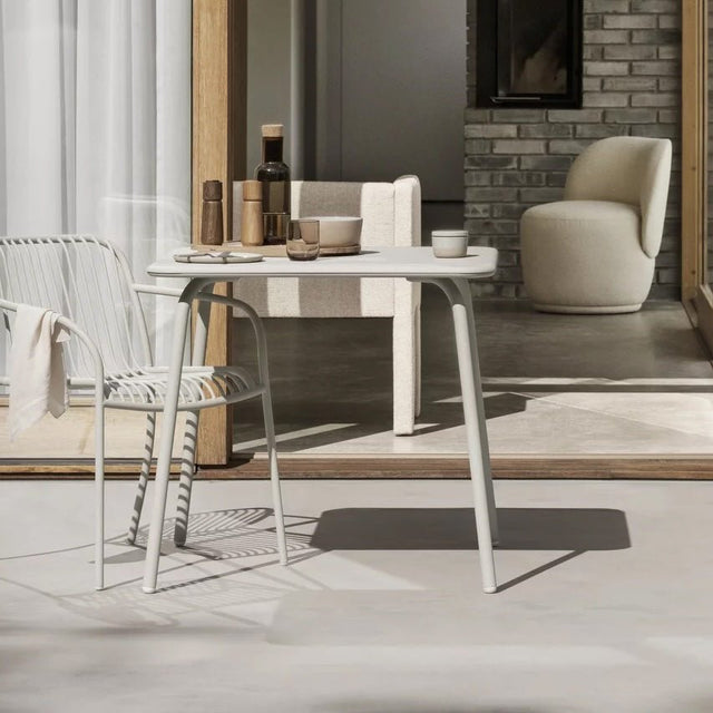 YUA Outdoor Esstisch quadratisch - Blomus - DesignWe.Love