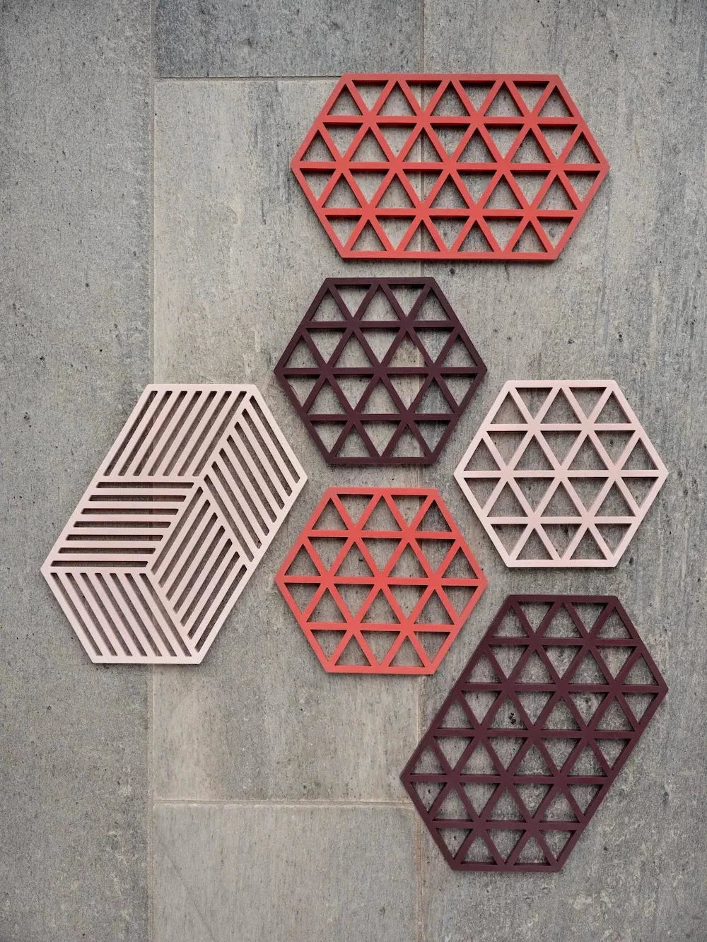 Zone Denmark Triangles Untersetzer in Bordeaux, Terracotta und Rosé, geometrisches Design