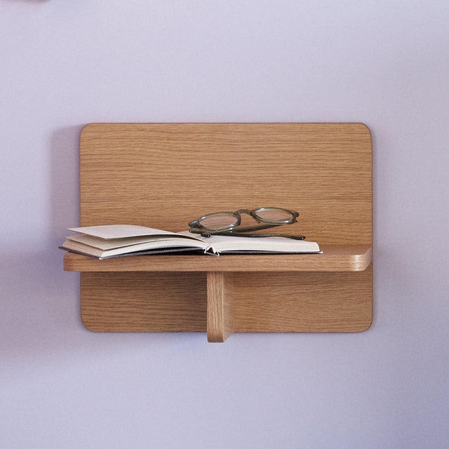 Wall shelf Less made of oak - Hübsch Interior