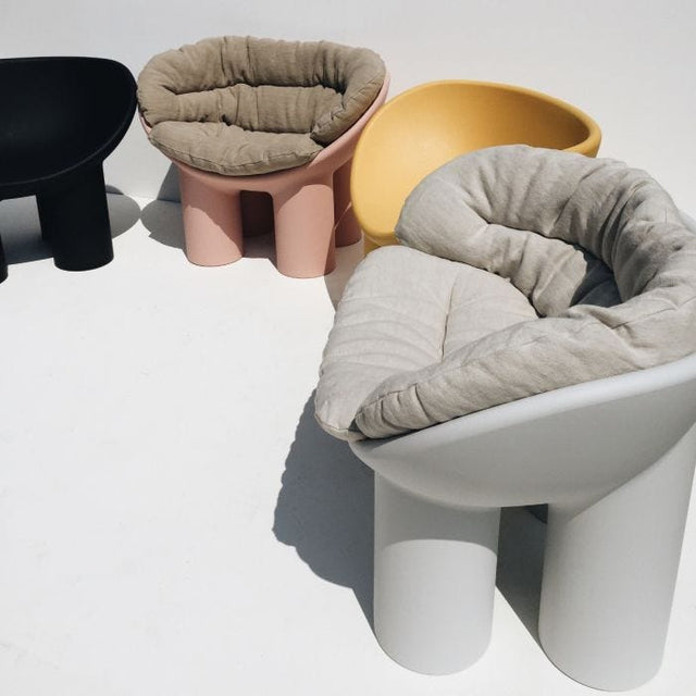 Roly Poly Chair  - Sessel von Faye Toogood für Driade in den Farben Gelb, Rosa, Weiß und Schwarz